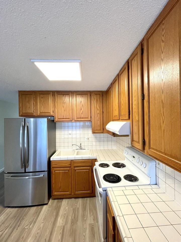 Listing photo 1 of 5