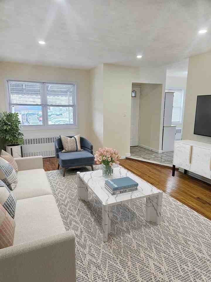 Listing photo 1 of 5