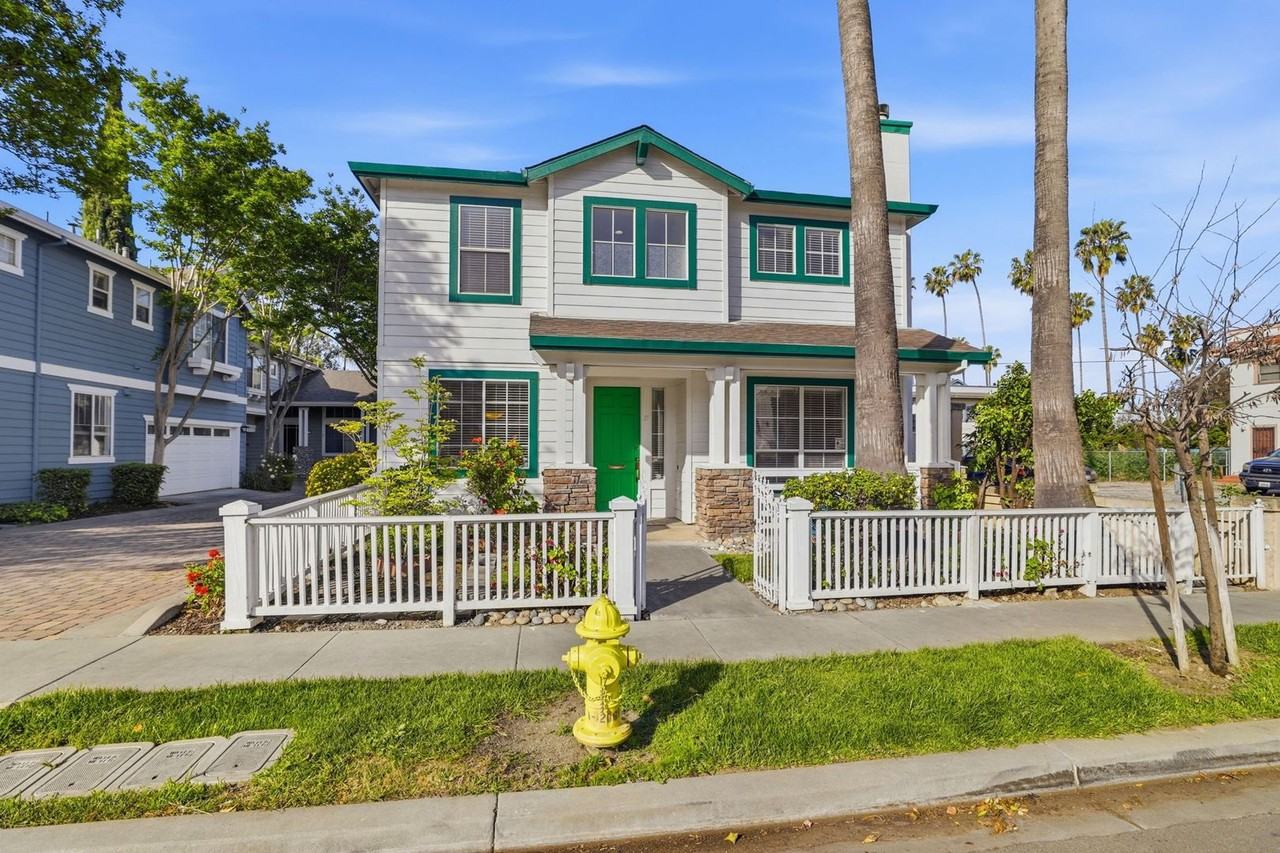 Listing photo 1 of 5