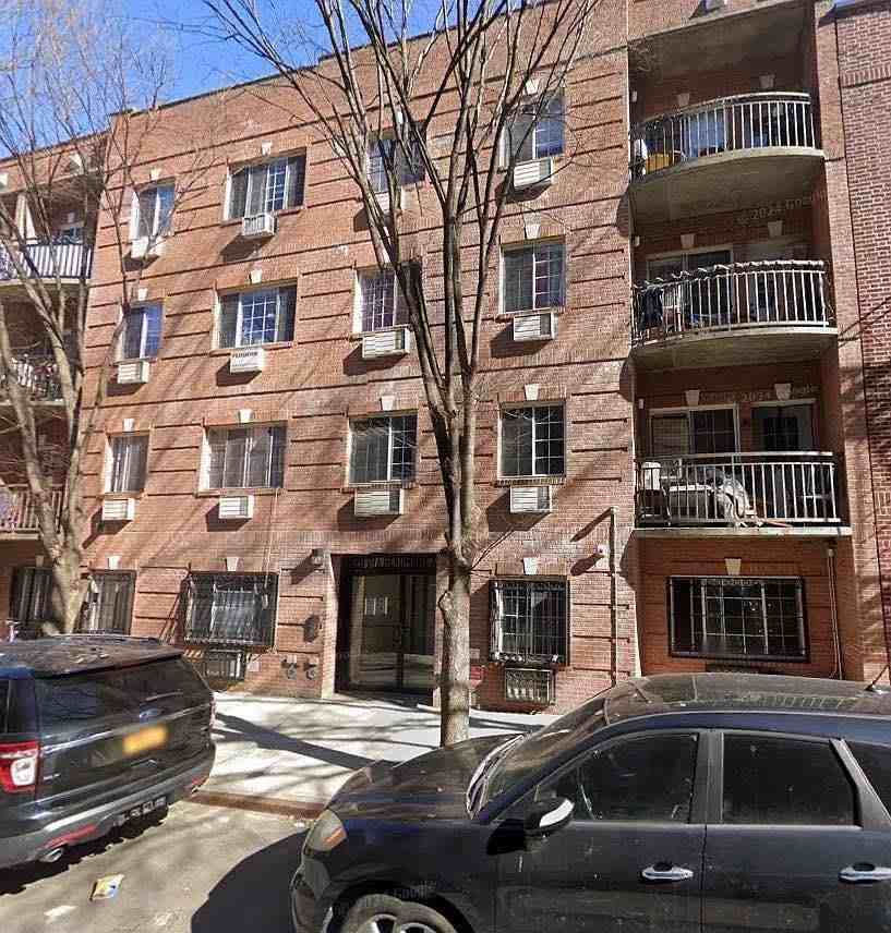 Listing photo 1 of 5