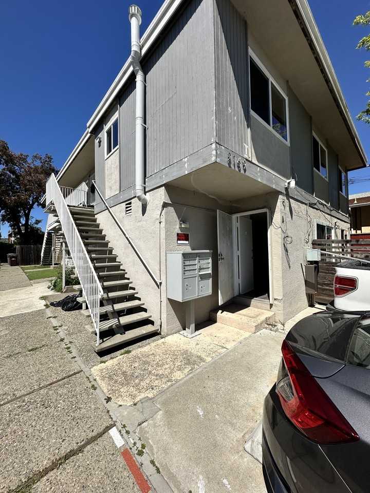 Listing photo 1 of 5