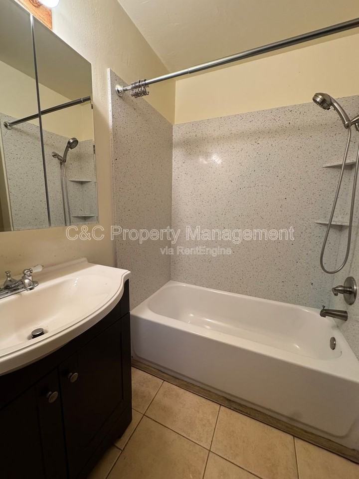 Listing photo 1 of 5