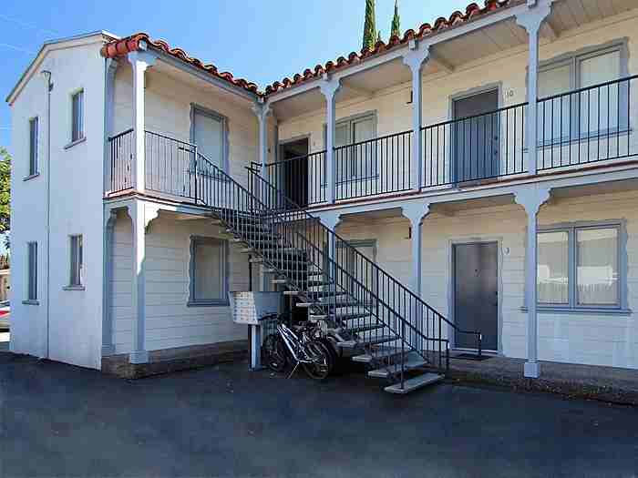 Listing photo 1 of 5