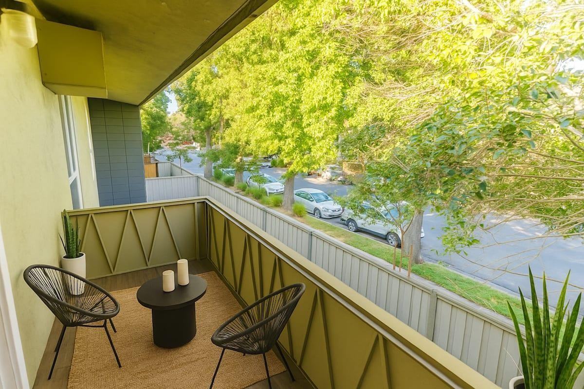Listing photo 1 of 5