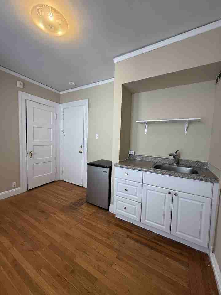 Listing photo 1 of 4