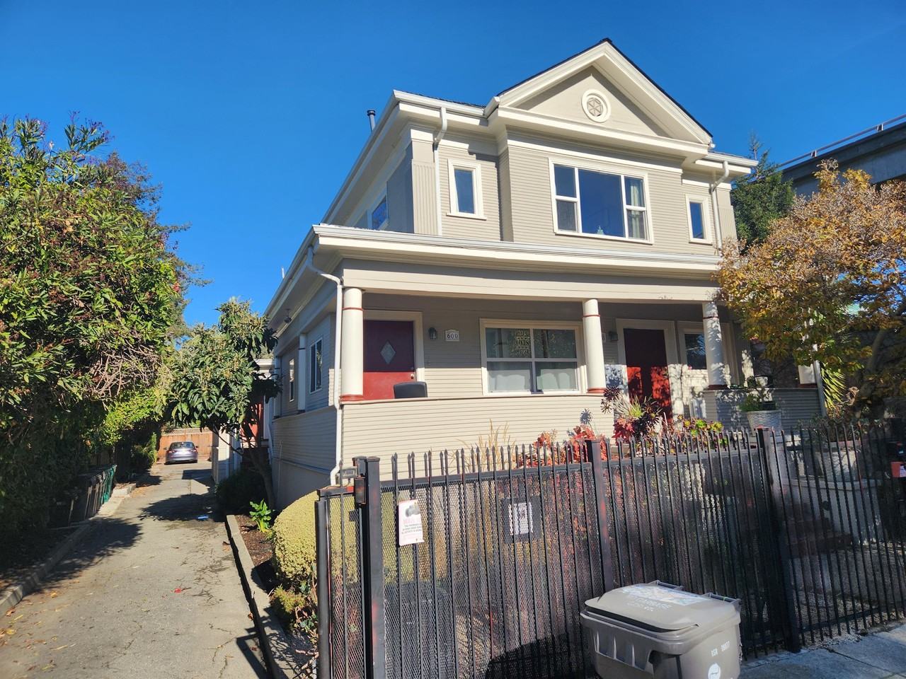 Listing photo 1 of 5