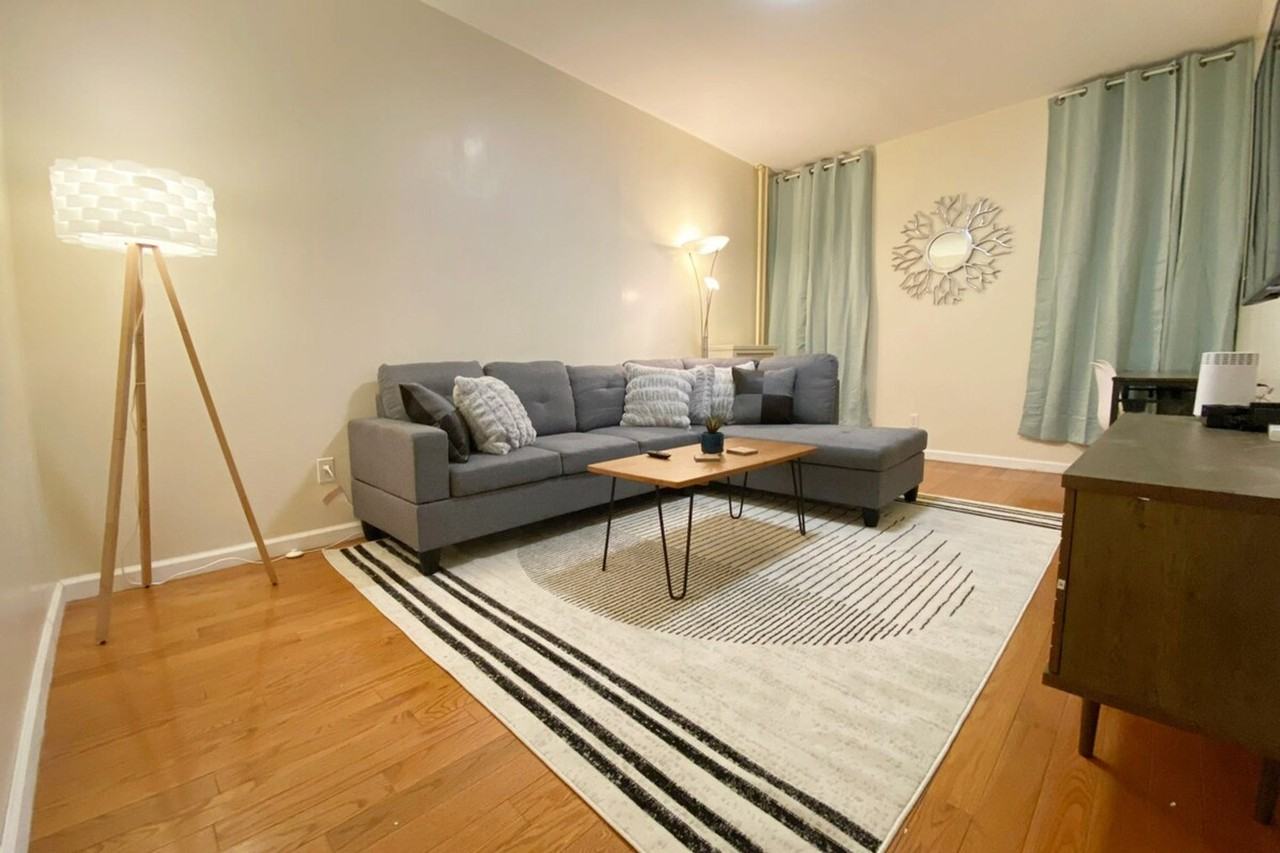 Listing photo 1 of 5