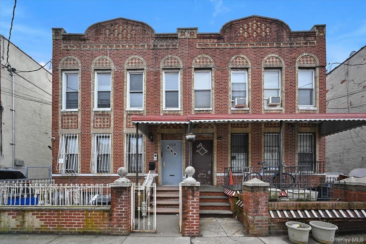 Listing photo 1 of 5