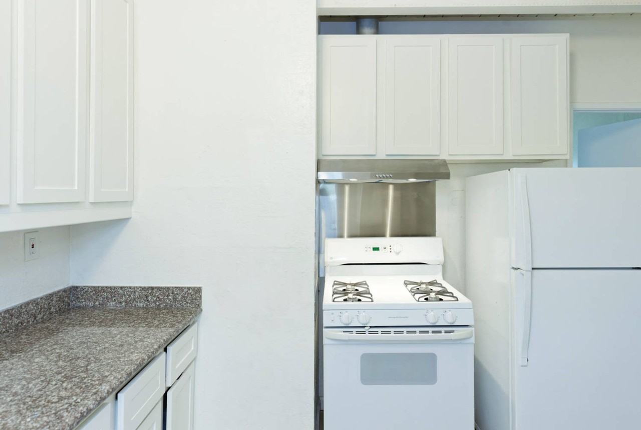 Listing photo 1 of 5