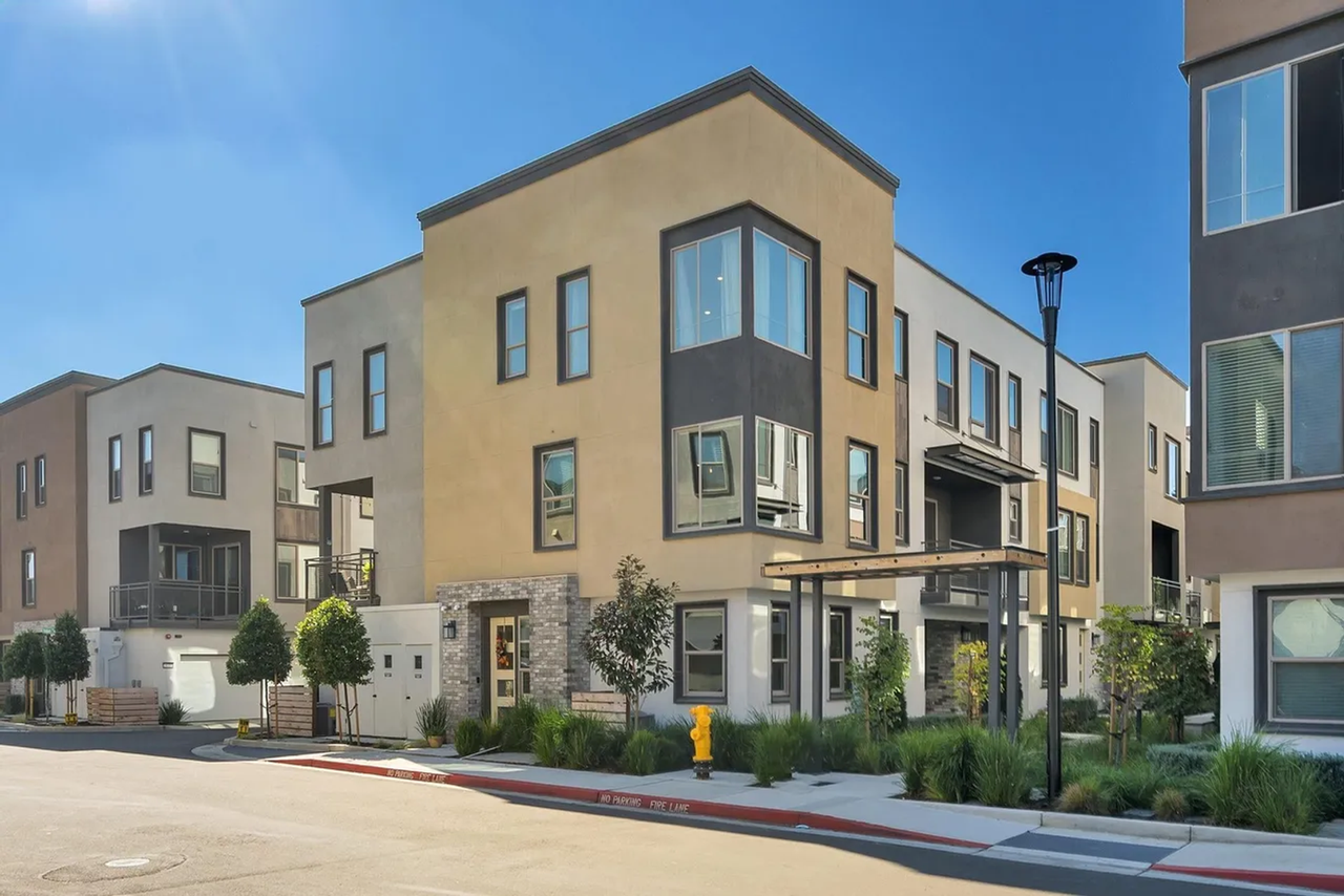 Listing photo 1 of 5