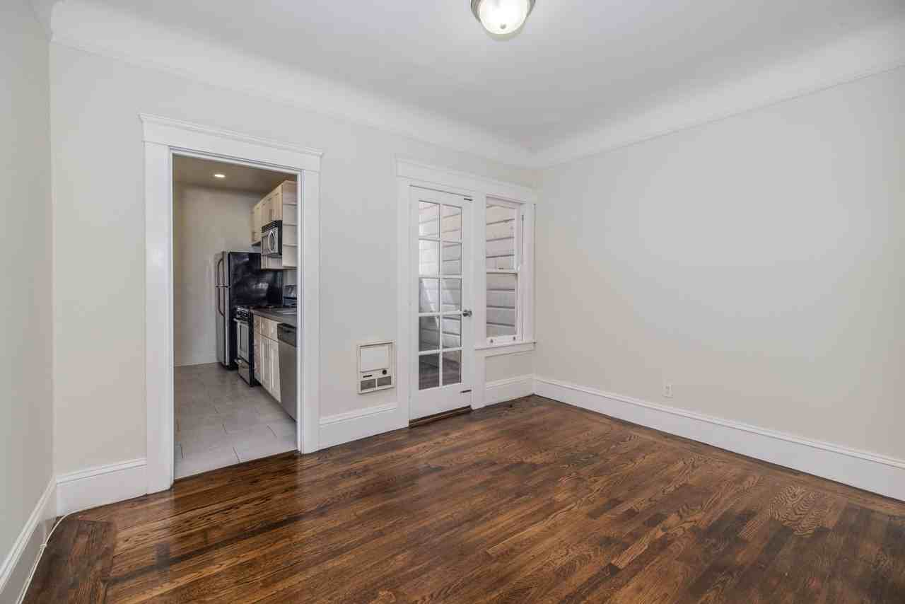 Listing photo 1 of 5