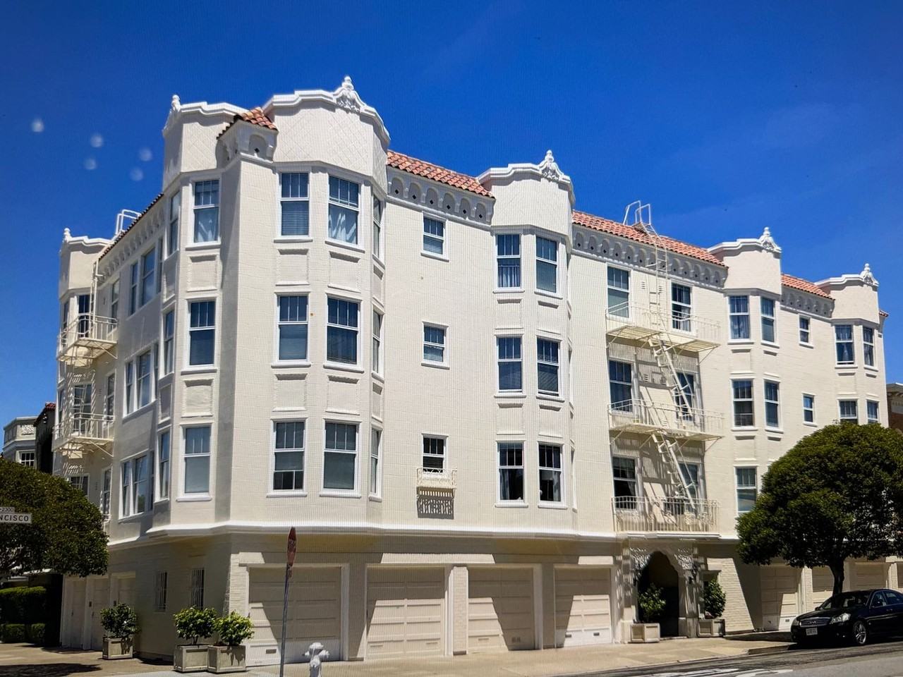 Listing photo 1 of 4