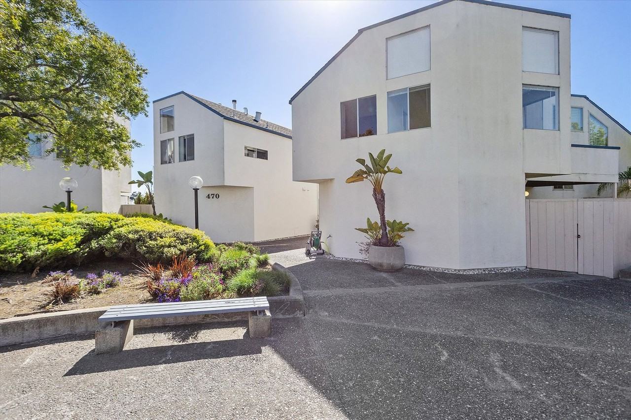 Listing photo 1 of 5