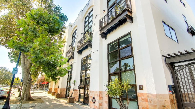 Listing photo 1 of 5