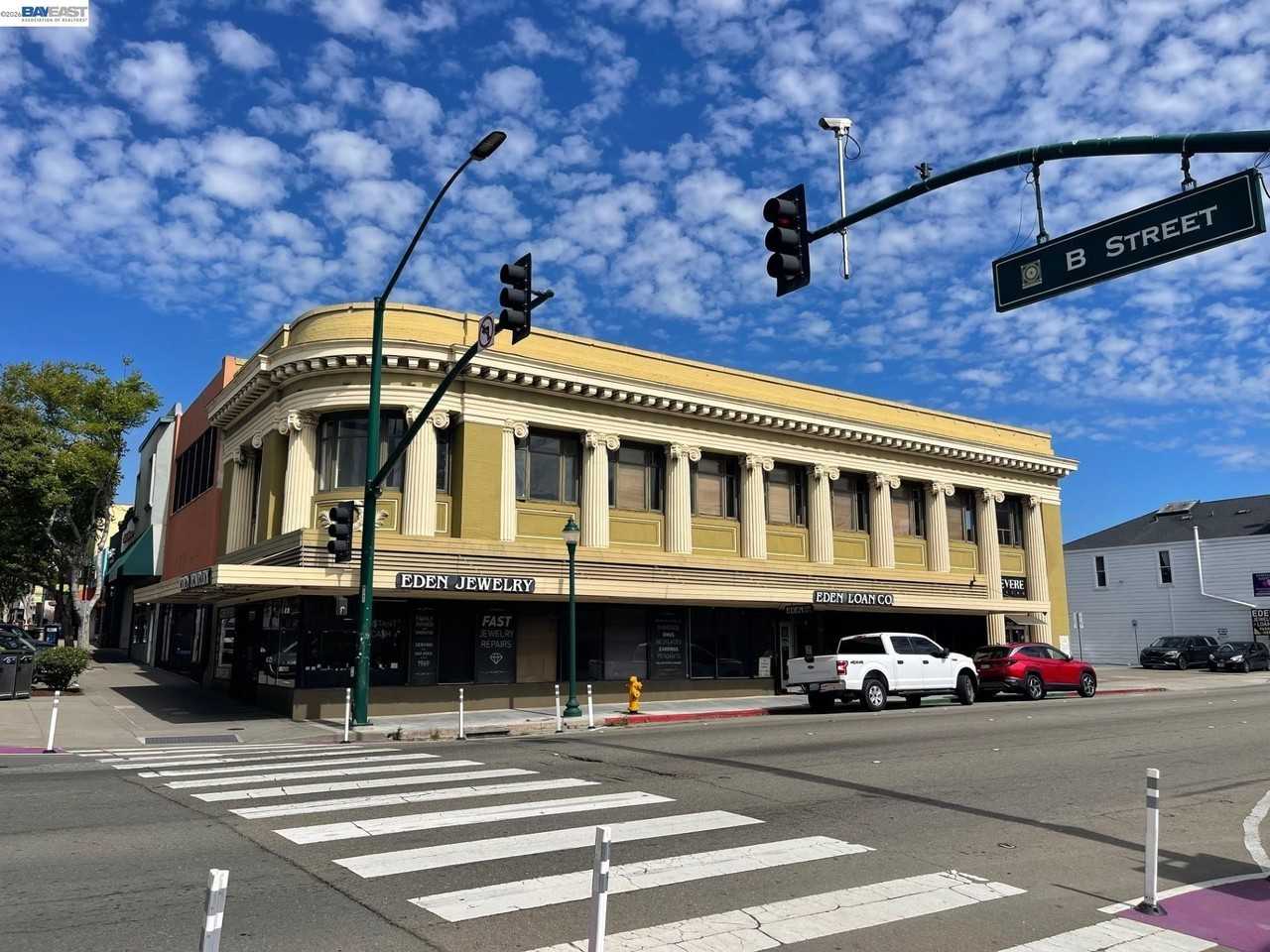 Listing photo 1 of 5