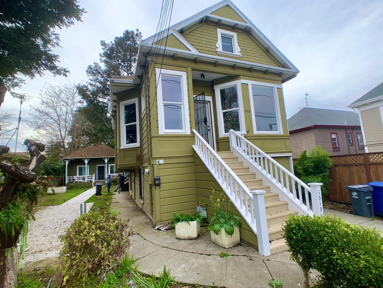 Listing photo 1 of 5
