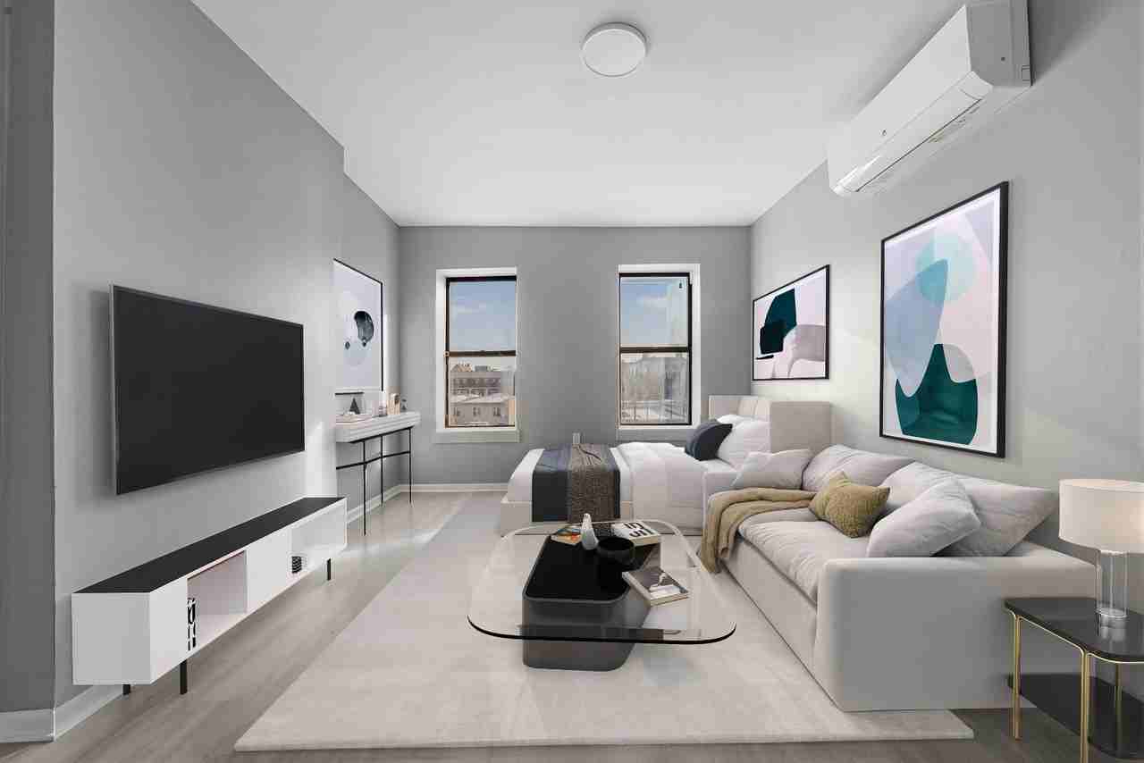 Listing photo 1 of 4