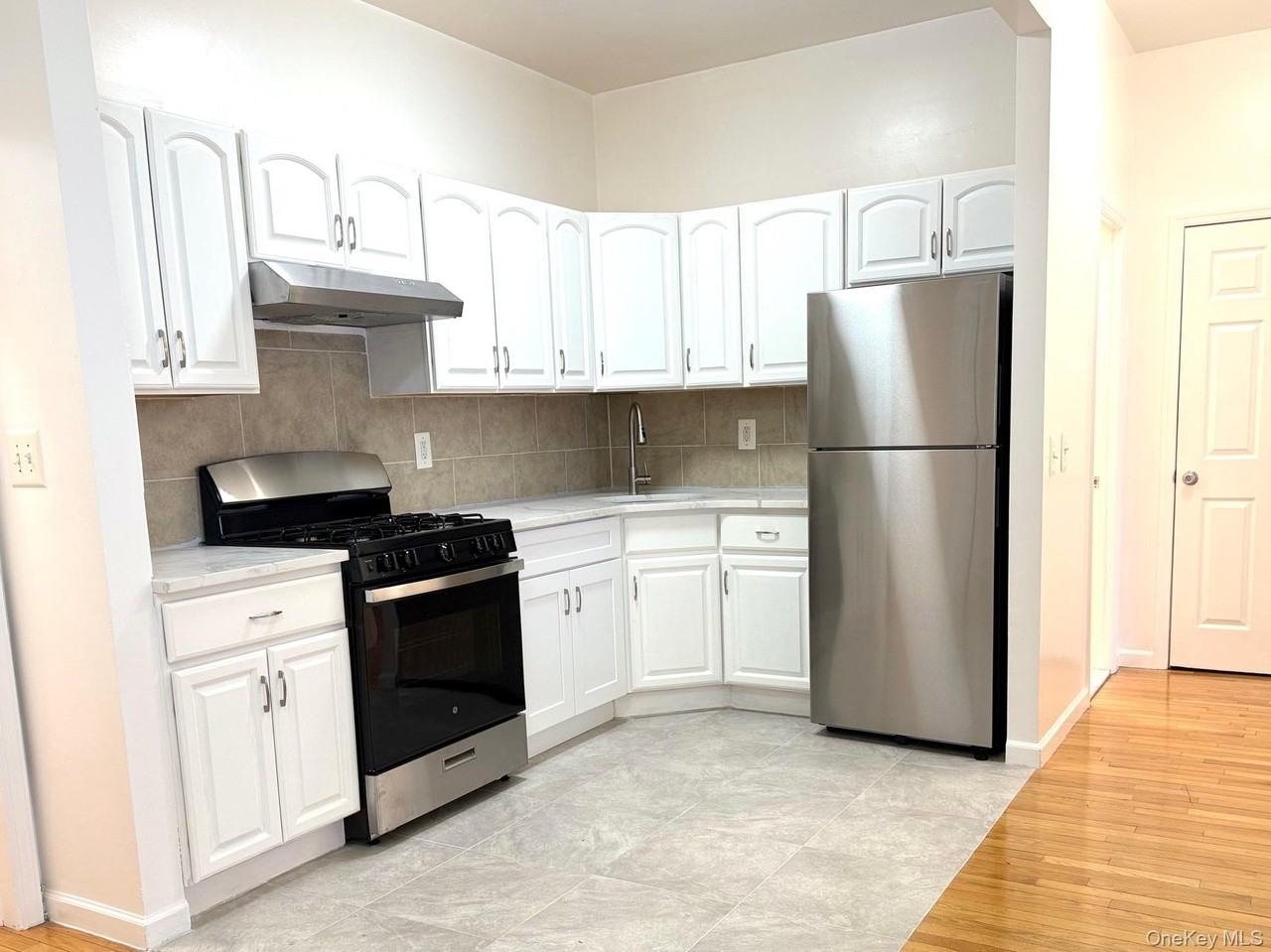 Listing photo 1 of 5