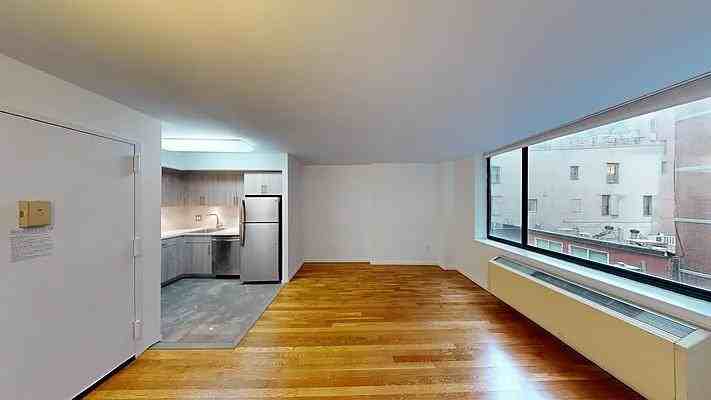 Listing photo 1 of 5