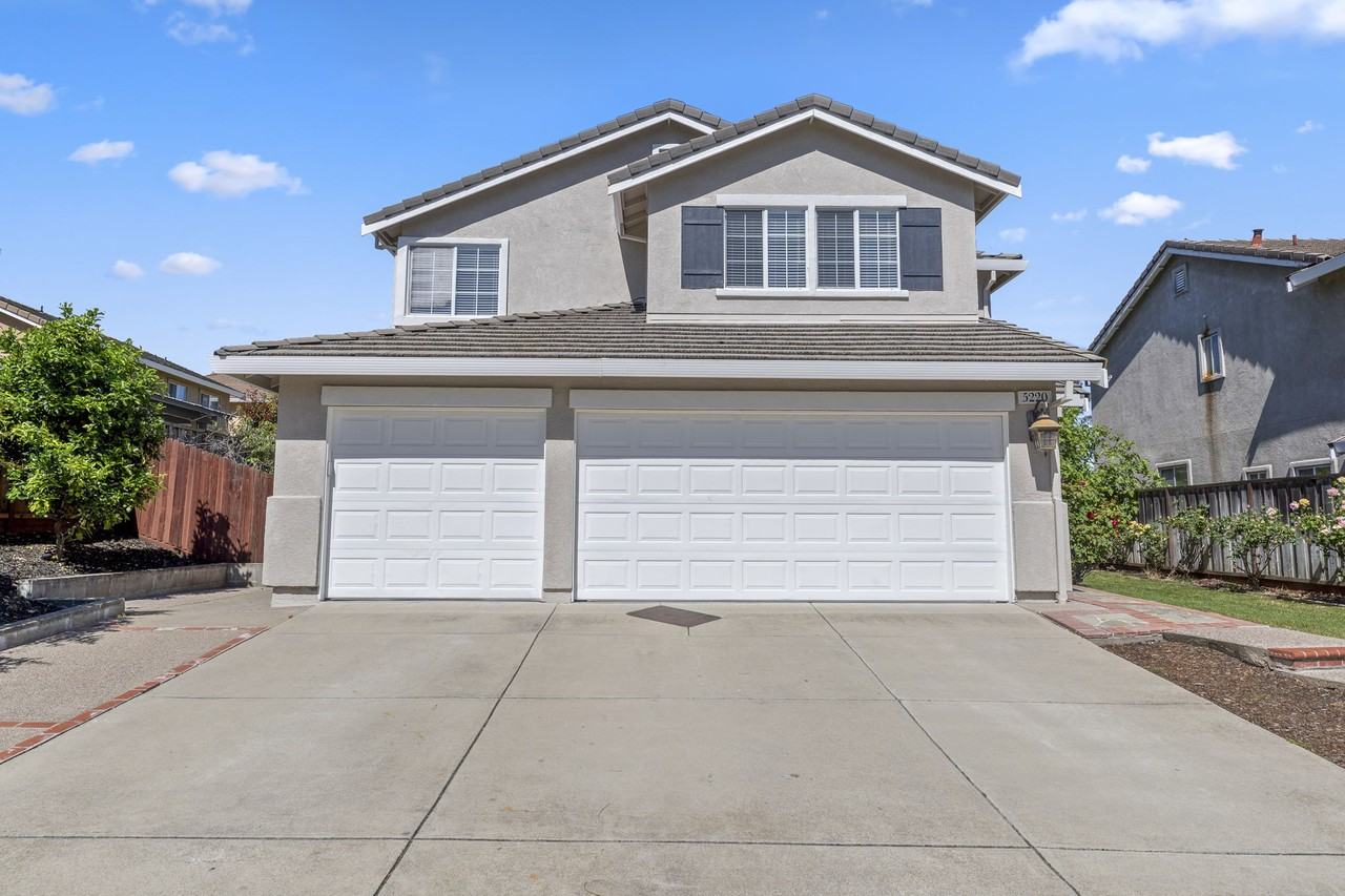 Listing photo 1 of 5