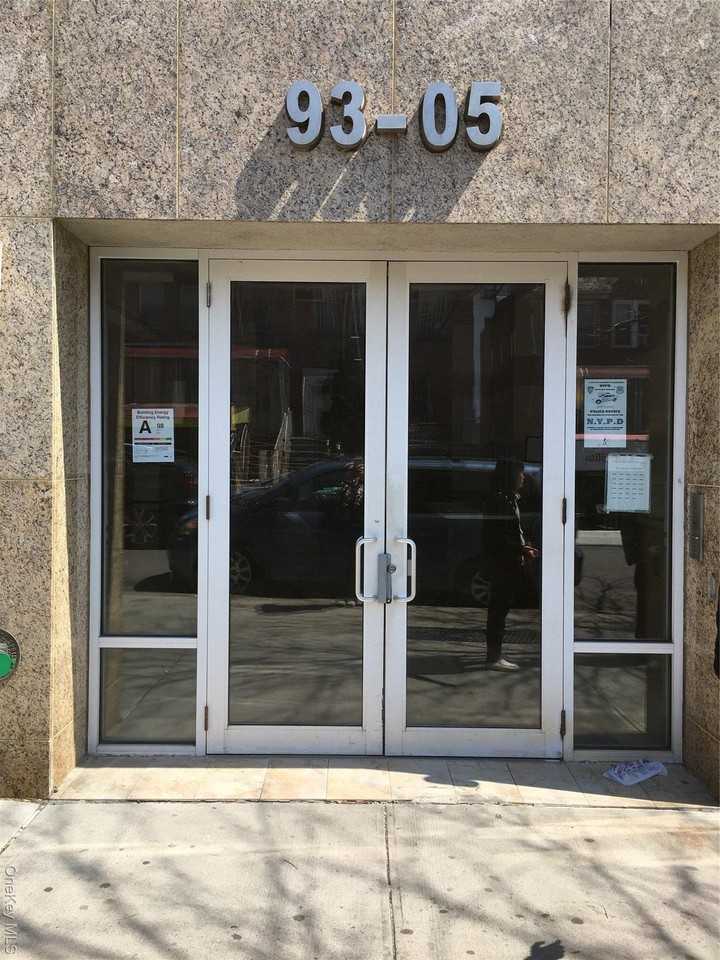 Listing photo 1 of 5