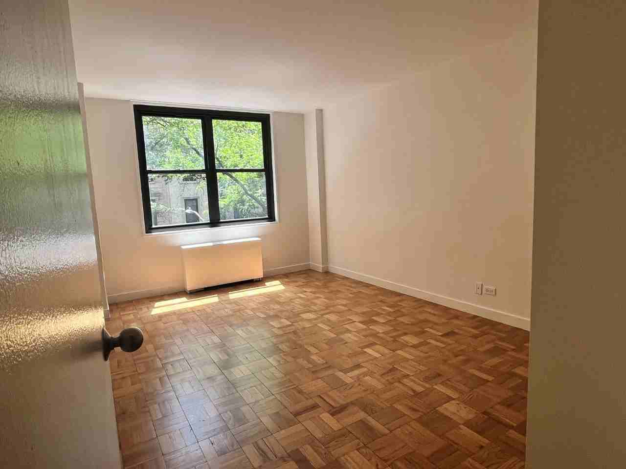 Listing photo 1 of 5