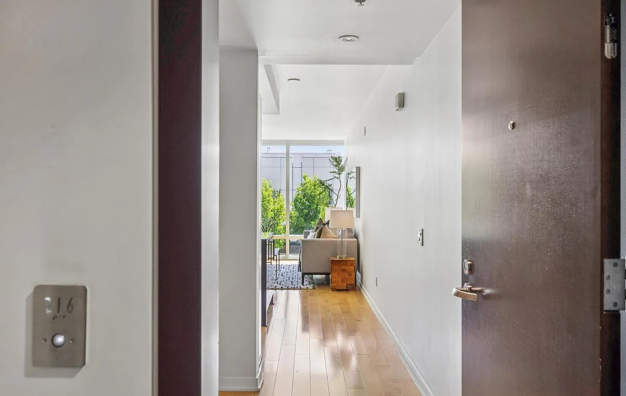 Listing photo 1 of 5