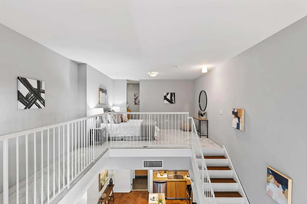 Listing photo 1 of 5