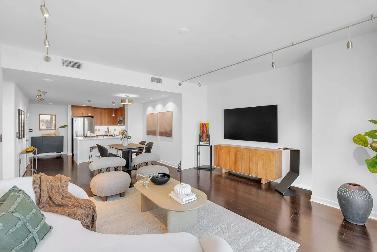 Listing photo 1 of 5