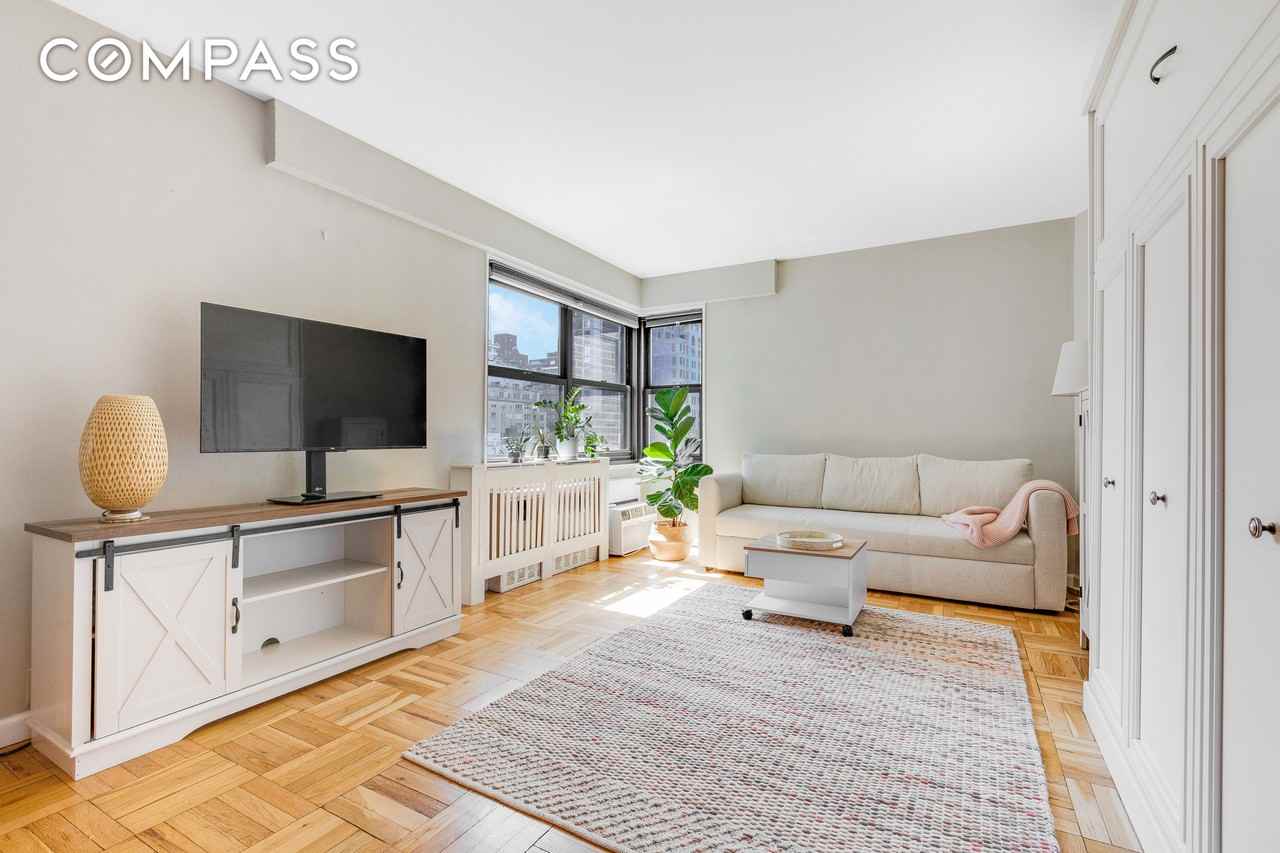 Listing photo 1 of 5