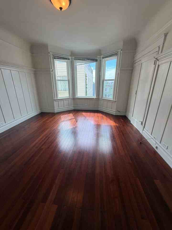 Listing photo 1 of 5