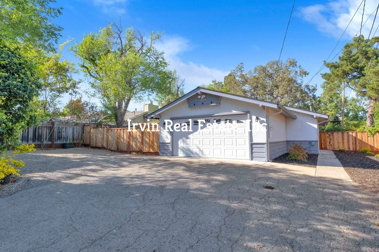 Listing photo 1 of 5