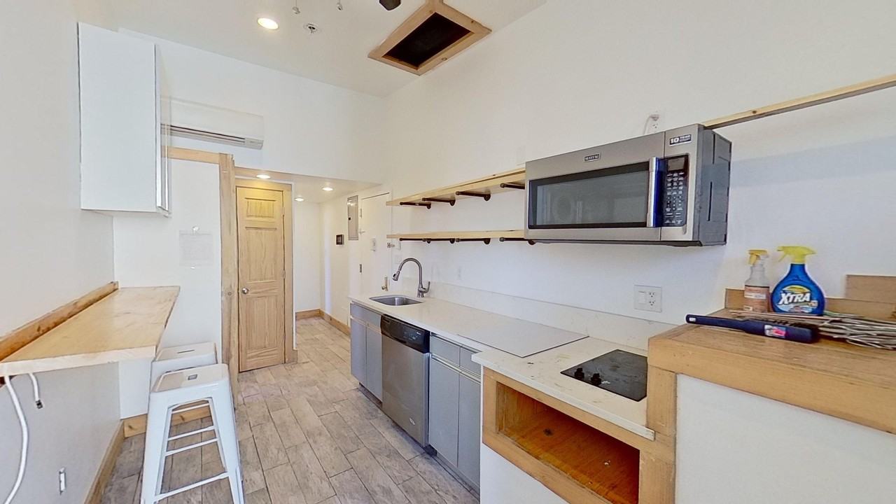 Listing photo 1 of 5