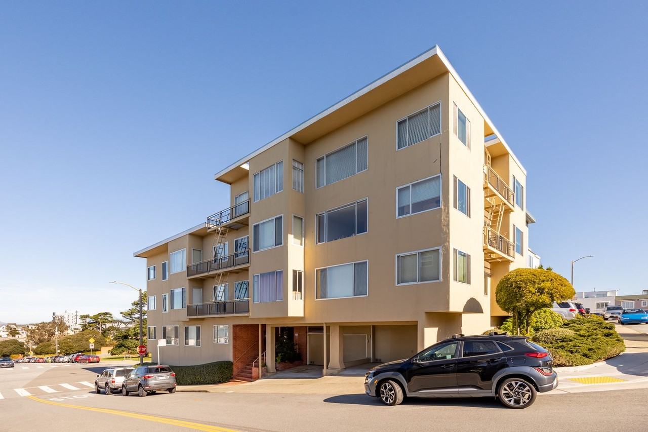 Listing photo 1 of 5