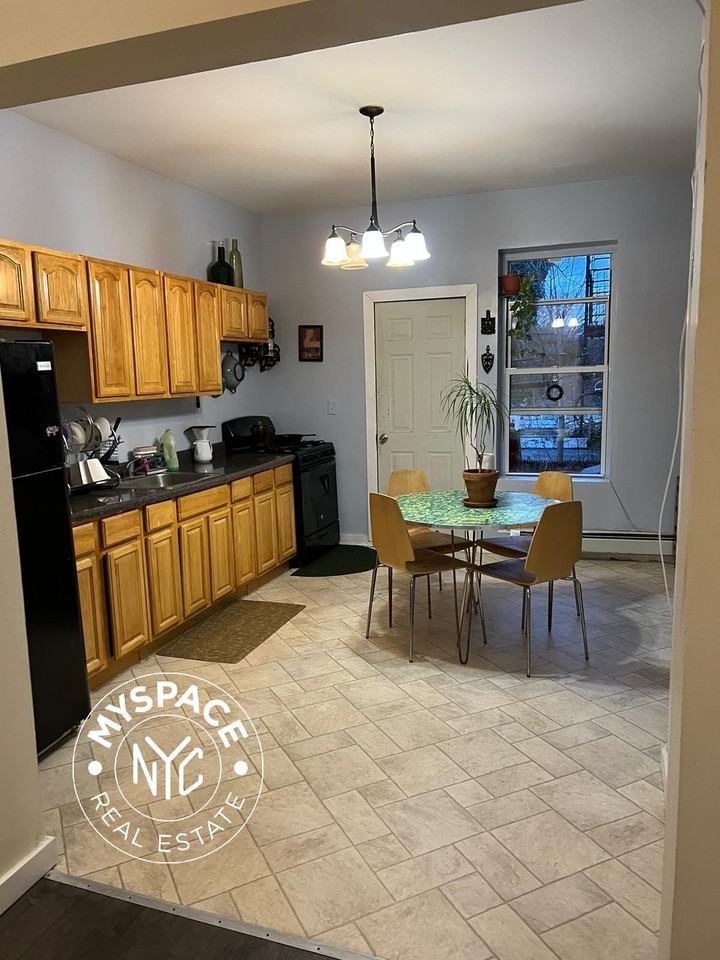 Listing photo 1 of 5