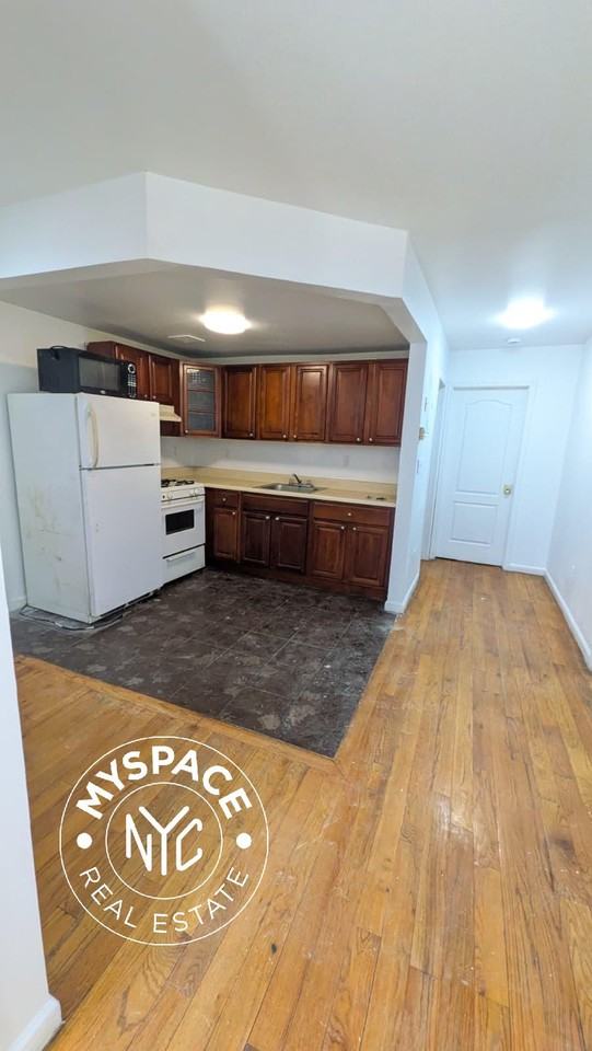 Listing photo 1 of 5