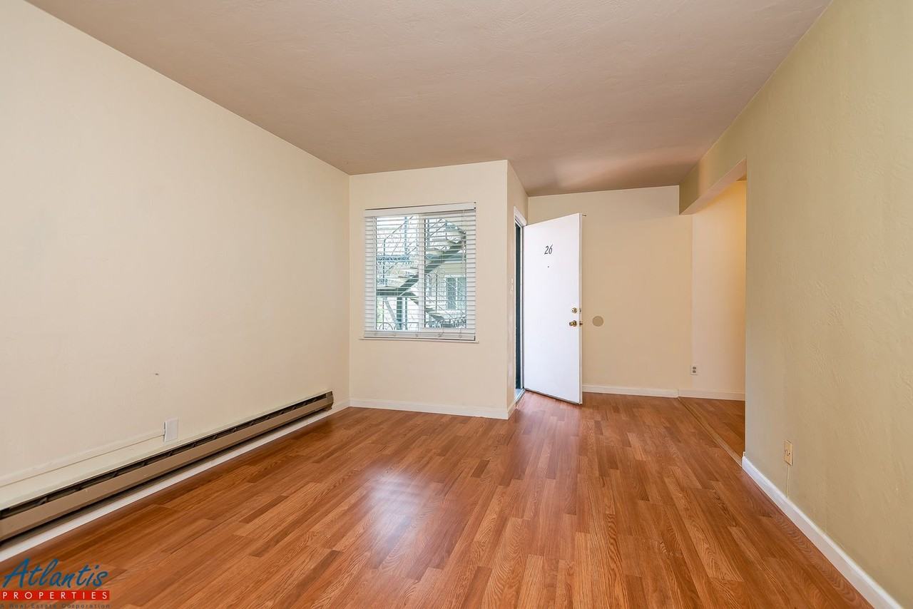 Listing photo 1 of 5