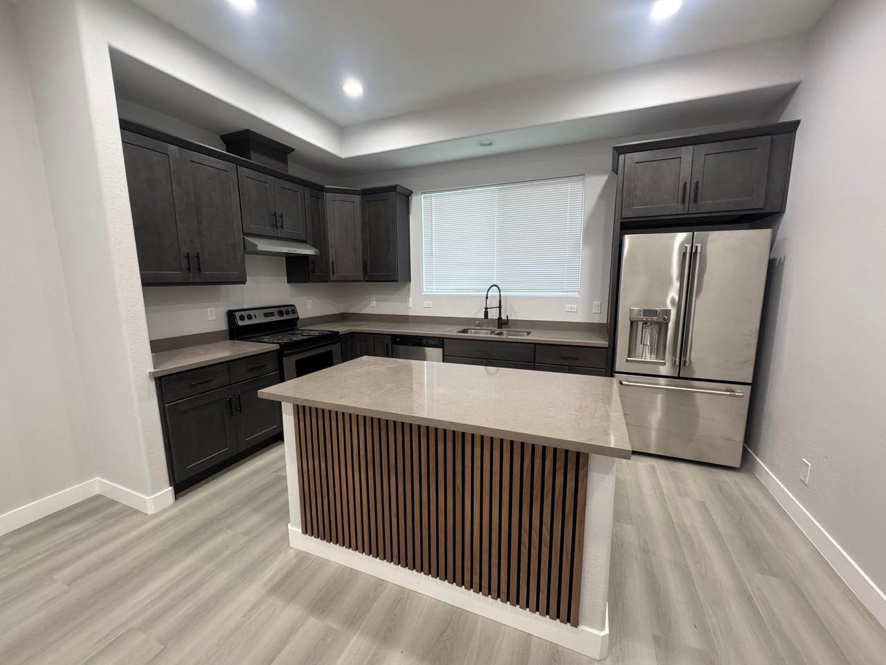 Listing photo 1 of 5