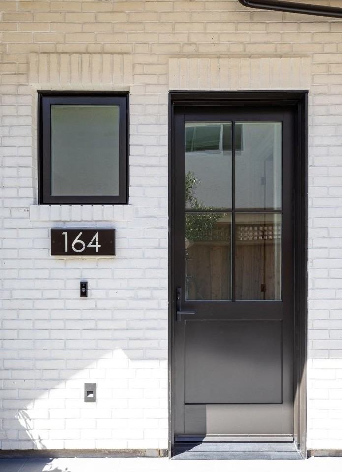 Listing photo 1 of 5