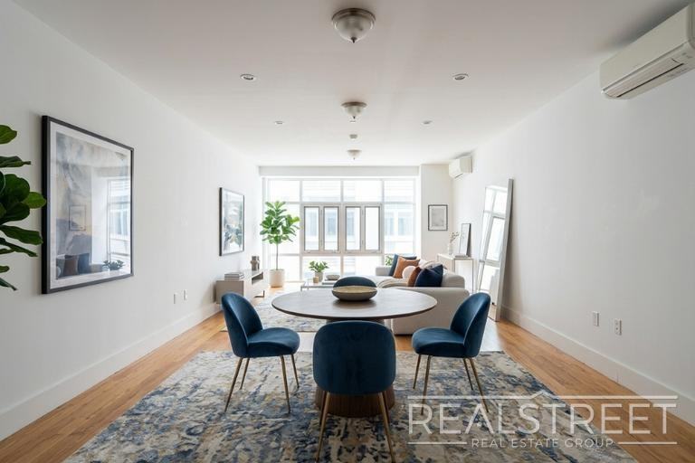 Listing photo 1 of 5