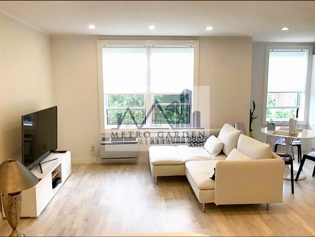 Listing photo 1 of 5