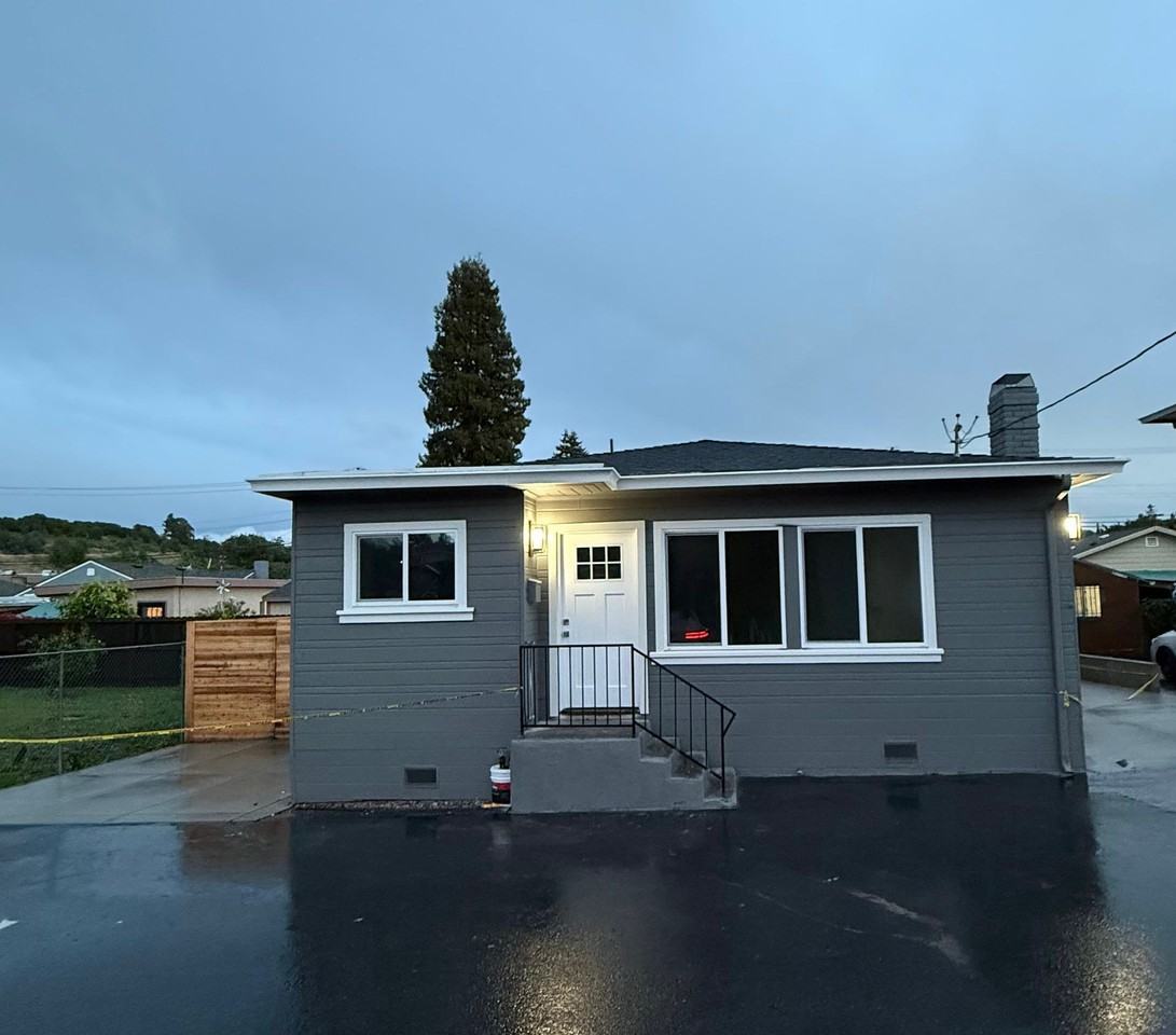 Listing photo 1 of 5