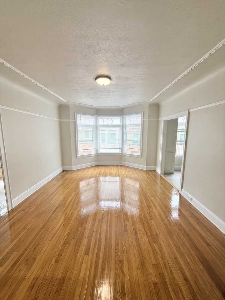 Listing photo 1 of 5