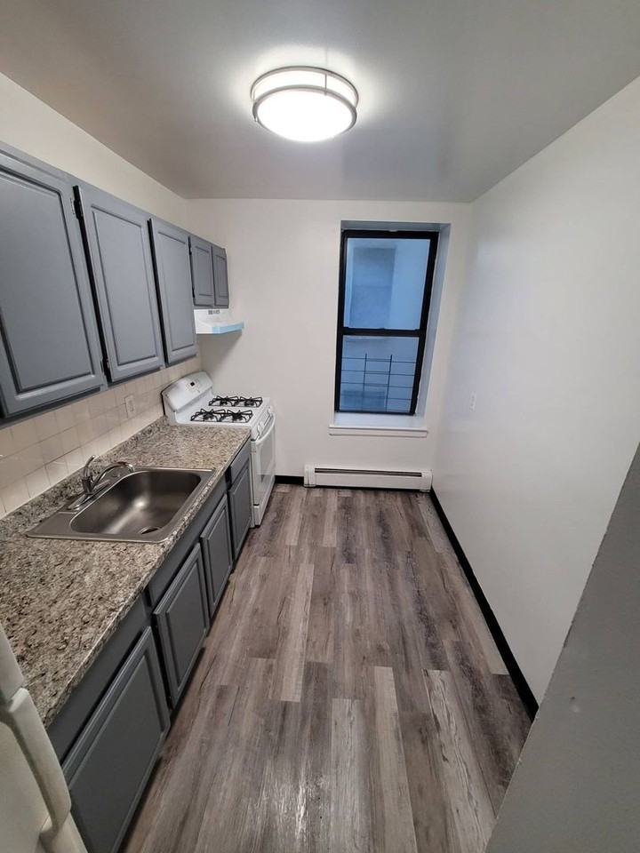 Listing photo 1 of 5