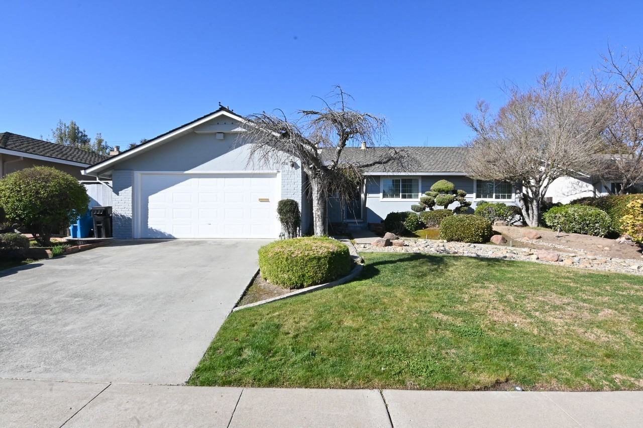 Listing photo 1 of 5