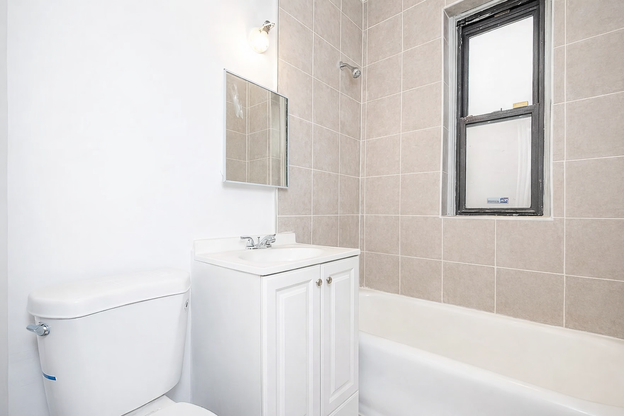 Listing photo 1 of 5