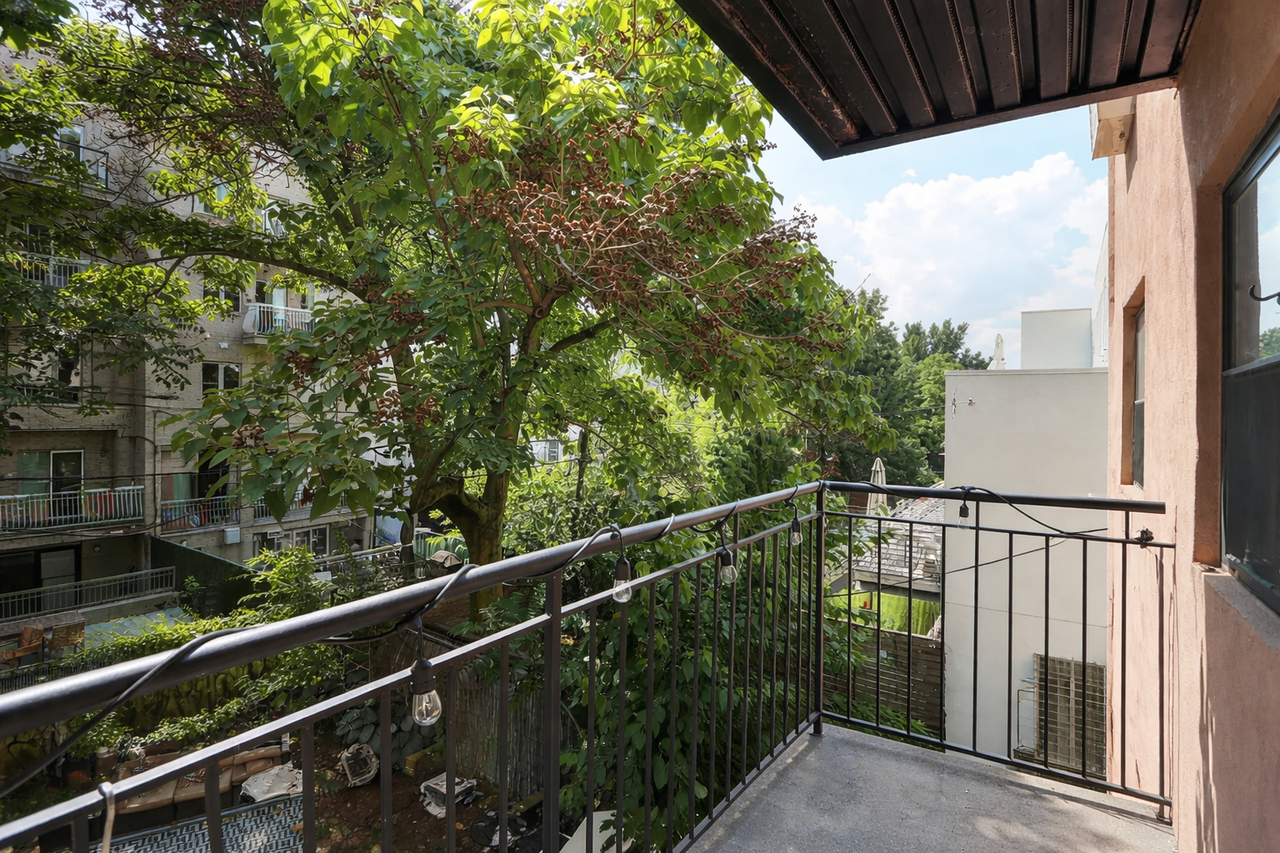 Listing photo 1 of 5