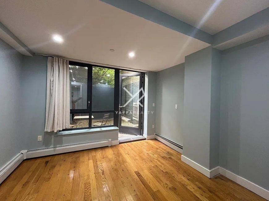 Listing photo 1 of 5