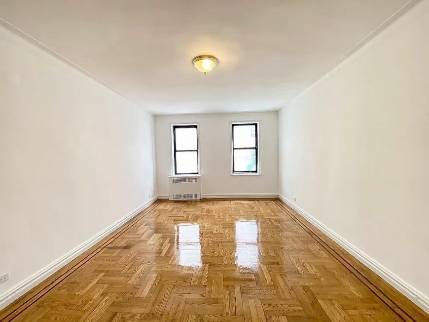 Listing photo 1 of 4