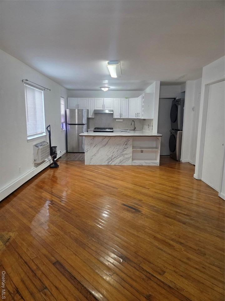 Listing photo 1 of 5